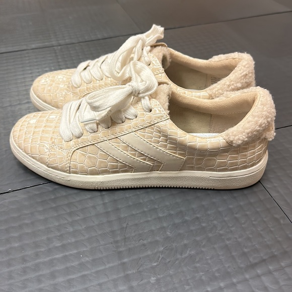 DOLCE VIDA WOMENS CREAM 7.5M NEO PLUSH CREAM COLOR SNEAKER SHOE - Picture 5 of 8